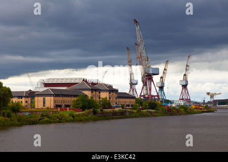 Grues en chantier de BAE Systems à Glasgow Banque D'Images