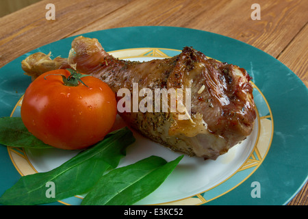 Glacé au miel et à l'ail cuisse de dinde cuit .une cuisine de pays Banque D'Images