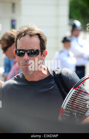 Londres, Royaume-Uni. 24 juin 2014. Jeremy Bates repéré en entrant dans le stade de Wimbledon le 24 juin 2014 à Londres. Credit : Voir Li/Alamy Live News Banque D'Images