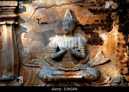 Chiang Mai, Thaïlande : un Bouddha assis à c. 1442-87 Wat Chet Yot dans C Banque D'Images