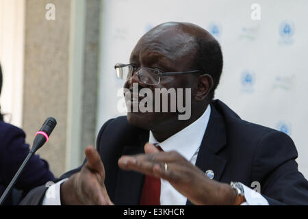 Nairobi, Kenya. 24 juin 2014. Mukhisa Kituyi, Secrétaire général, Conférence des Nations Unies sur le commerce et le développement (CNUCED), l'adresse d'une conférence de presse, lors du lancement du rapport sur l'investissement dans le monde, à la première Assemblée Générale des Nations Unies pour l'environnement à Nairobi, capitale du Kenya. Credit : PACIFIC PRESS/Alamy Live News Banque D'Images