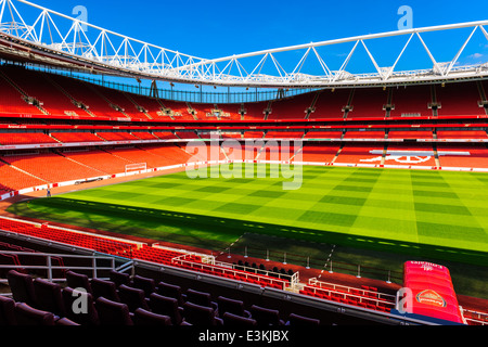 Vue sur terrain, à l'intérieur de l'Emirates Stadium, Arsenal Football Club. Banque D'Images