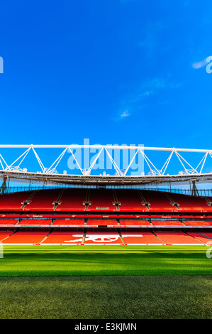 Vue sur terrain, à l'intérieur de l'Emirates Stadium, Arsenal Football Club. Banque D'Images