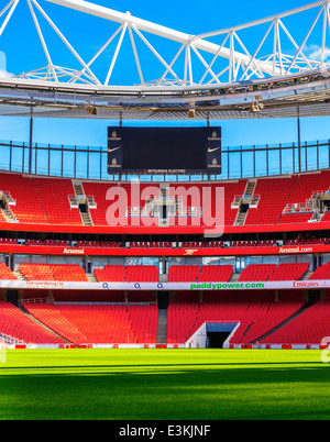 Vue sur terrain et de Mitsubishi Electric au bord de l'Emirates. Arsenal Football Club Banque D'Images