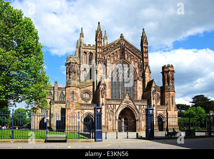 Vue de face de la cathédrale de Hereford, Herefordshire, Angleterre, Royaume-Uni, Europe de l'Ouest. Banque D'Images