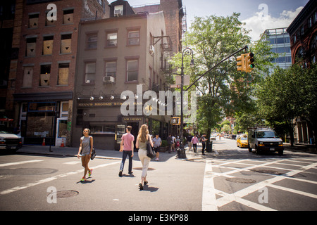 Le Broome Street Bar sur West Broadway dans Soho à New York Banque D'Images