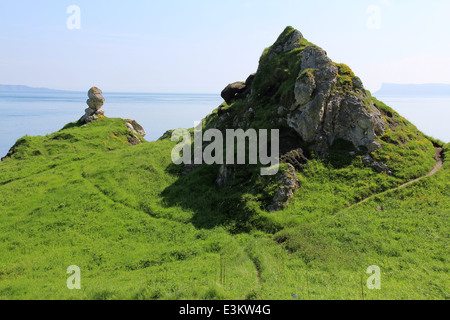 Situation spectaculaire à Kinbane Head sur la côte de Causeway en Irlande du Nord, juste à l'extérieur du château de Ballycastle Banque D'Images