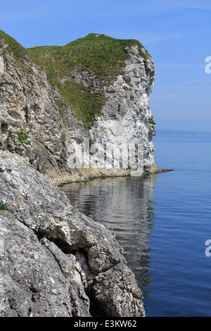 Situation spectaculaire à Kinbane Head sur la côte de Causeway en Irlande du Nord, juste à l'extérieur du château de Ballycastle Banque D'Images