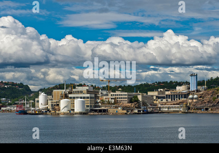 Les installations industrielles de la société Glencore Nikkelverk de nickel dans le port de la ville de Kristiansand, Norvège Banque D'Images