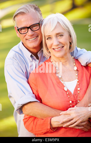 Outdoor Portrait Of Mature couple romantique Banque D'Images