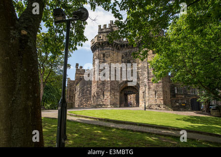 Le 12ème siècle château de Lancaster porte principale. Une ancienne prison. Banque D'Images