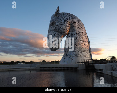 L'une des magnifiques sculptures de cheval Tête de Kelpies, conçu par Andy Scott. Une partie de l'hélice en projet Falkirk. Banque D'Images