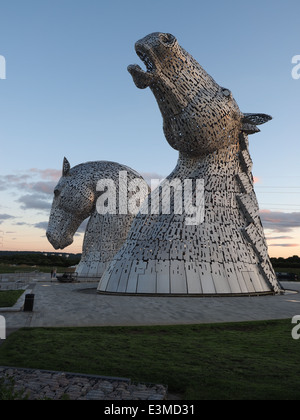 La magnifique tête de cheval Kelpies sculptures, conçu par Andy Scott. Une partie de l'hélice en projet Falkirk. Banque D'Images