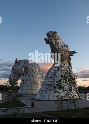 La magnifique tête de cheval Kelpies sculptures, conçu par Andy Scott. Une partie de l'hélice en projet Falkirk. Banque D'Images