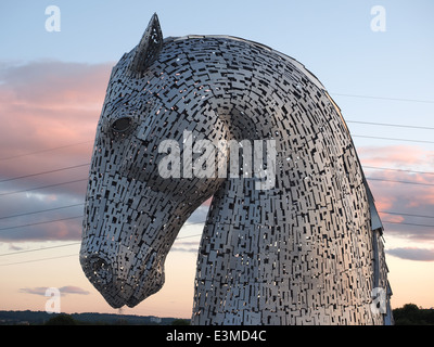 L'une des magnifiques sculptures de cheval Tête de Kelpies, conçu par Andy Scott. Une partie de l'hélice en projet Falkirk. Banque D'Images