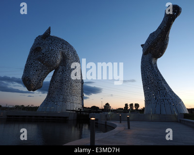 La magnifique tête de cheval Kelpies sculptures, conçu par Andy Scott. Une partie de l'hélice en projet Falkirk. Banque D'Images