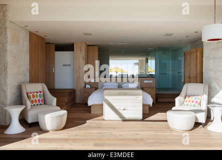 Chambre à coucher ouverte à patio ensoleillé Banque D'Images