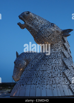 La magnifique tête de cheval Kelpies sculptures, conçu par Andy Scott. Une partie de l'hélice en projet Falkirk. Banque D'Images