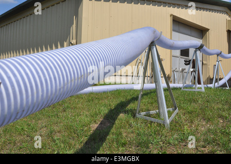 Le marquage de masse est une technique utilisée dans la gestion des pêches pour identifier et suivre les populations de poissons. Cette remorque est utilisée pour transporter de l'équipement pour étiqueter le poisson afin de surveiller et d'améliorer les pratiques de gestion des pêches. Banque D'Images