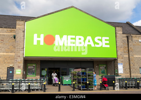 UK, Huddersfield, the Great Northern Retail Park, 'Homebase' façade de magasin. Banque D'Images