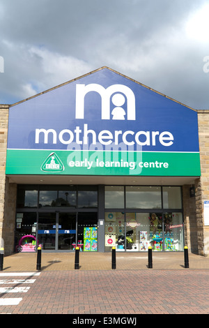 UK, Huddersfield, the Great Northern Retail Park, 'Mothercare' store façade. Banque D'Images