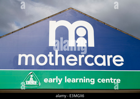 UK, Huddersfield, the Great Northern Retail Park, 'Mothercare" magasin. Banque D'Images