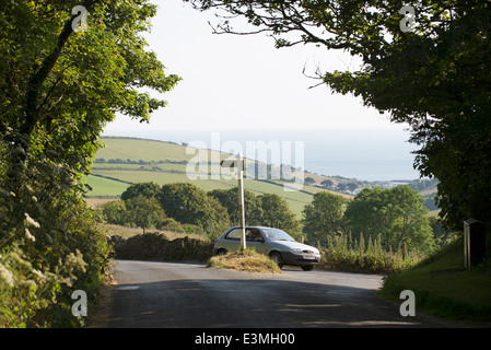 Panneau routier à l'étang vert dans la campagne au sud de l'Angleterre Devon Bigbury UK Banque D'Images