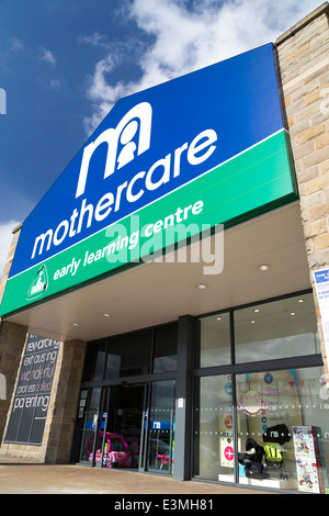 UK, Huddersfield, the Great Northern Retail Park, 'Mothercare' store façade. Banque D'Images