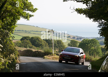 Panneau routier à l'étang vert dans la campagne au sud de l'Angleterre Devon Bigbury UK Banque D'Images