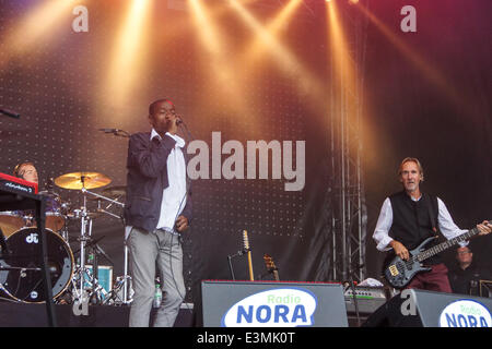 Kiel, Allemagne. 24ème Juin, 2014. La bande de Mike et la mécanique avec Mike Rutherford de Genesis est également l'exécution de crédit : Björn Deutschmann/Alamy Live News Banque D'Images