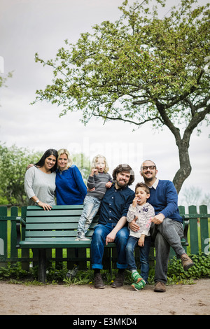 Portrait de familles homosexuelles au park Banque D'Images