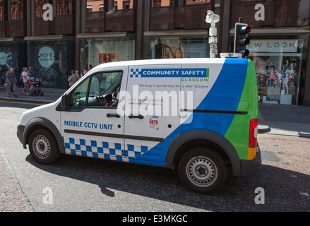 La sécurité communautaire unité CCTV mobile monté sur le toit du véhicule, avec appareil photo, à patrouiller les rues de Glasgow, Écosse, Royaume-Uni Banque D'Images