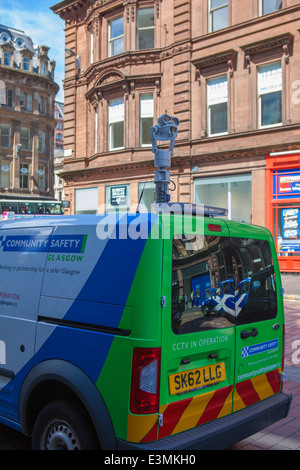 La sécurité communautaire unité CCTV mobile monté sur le toit du véhicule, avec appareil photo, à patrouiller les rues de Glasgow, Écosse, Royaume-Uni Banque D'Images