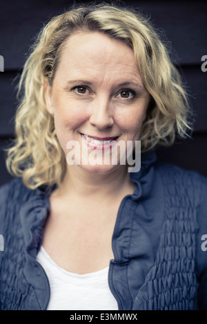 Portrait of woman smiling Banque D'Images