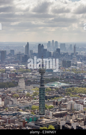 BT Tower avec ville en arrière-plan Banque D'Images