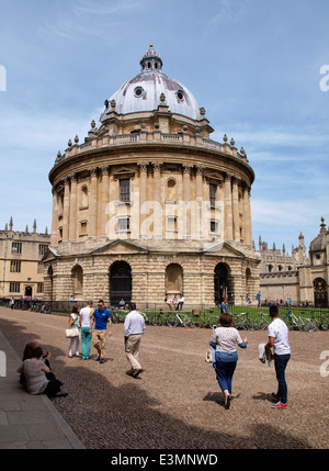 Radcliffe Camera building, l'un des sites touristiques les plus emblématiques d'Oxford, UK Banque D'Images