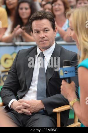 New York, NY, USA. 25 Juin, 2014. Mark Wahlberg à talk show apparition pour la célébrité Candids à Good Morning America (GMA) - MER, New York, NY 25 juin 2014. Credit : Derek Storm/Everett Collection/Alamy Live News Banque D'Images