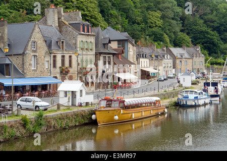 Paysage idyllique au port de Dinan, une ville de Bretagne, France. Il est situé à la Rance Banque D'Images