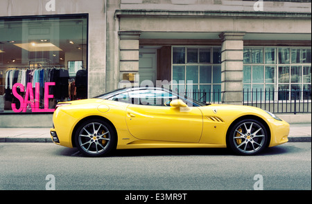 Ferrari California Spyder dans Harley Street à Londres Banque D'Images