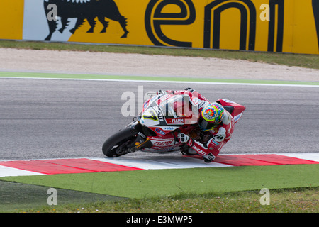 Ducati 1199 Panigale Ducati Superbike R de l'équipe, entraînée par Chaz Davies en action pendant la 4e Session d'essais libres Superbike Banque D'Images