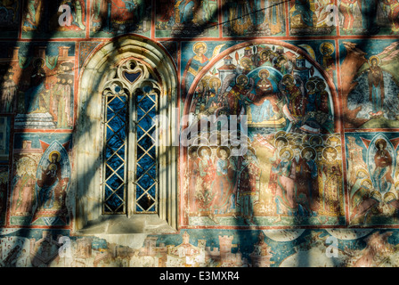 Détails des murs de monastère de Voronet. L'un des monastères peints de Bucovine, de la Roumanie, de l'Europe. Banque D'Images