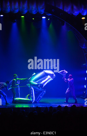 Le Show d'aluminium est effectué au coucher du soleil - Centre de Carmel, Californie Banque D'Images