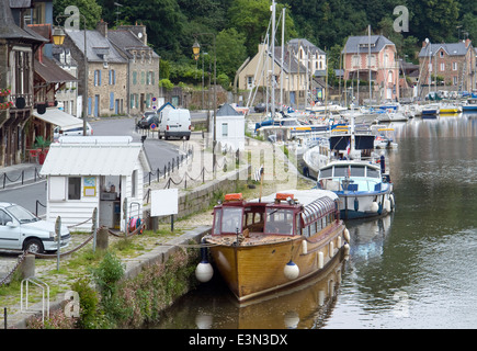 Paysage idyllique au port de Dinan, une ville de Bretagne, France. Il est situé à la Rance Banque D'Images