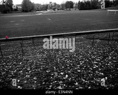 Moment de réflexion. Les jeunes à Cathkin Park terrain de football de Glasgow. Banque D'Images