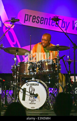 JAVON JACKSON joue du saxophone avec Greg Jones à la guitare dans la nuit Club - 2010 Festival de jazz de Monterey, Californie Banque D'Images