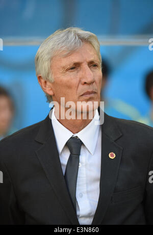 Cuiaba, Brésil. 24 Juin, 2014. L'entraîneur José Pekerman Colombie réagit avant un match du groupe C entre le Japon et la Colombie de 2014 Coupe du Monde de la FIFA à l'Arena Pantanal à Cuiaba, Brésil, 24 juin 2014. © Liu Dawei/Xinhua/Alamy Live News Banque D'Images