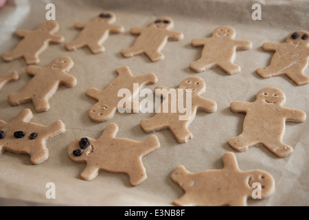 Close-up of gingerbread cookies sur la plaque Banque D'Images