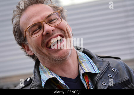 Spielberg, en Autriche. 21 Juin, 2014. L'ancien pilote de Formule 1 Jacques Villeneuve rire dans le paddock à la piste de course Red Bull Ring de Spielberg, en Autriche, le 21 juin 2014. 2014 Le Grand Prix de Formule 1 de l'Autriche aura lieu le 22 juin. Photo : David Ebener/DPA - PAS DE FIL - SERVICE/dpa/Alamy Live News Banque D'Images