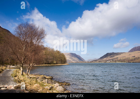 UK, Cumbria, Lake District, Buttermere, vue sur le lac au village Banque D'Images