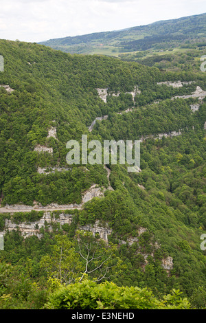 Paysage typique du Jura : Gorges de Le Boulou, Franche Comté, Doubs, France Banque D'Images